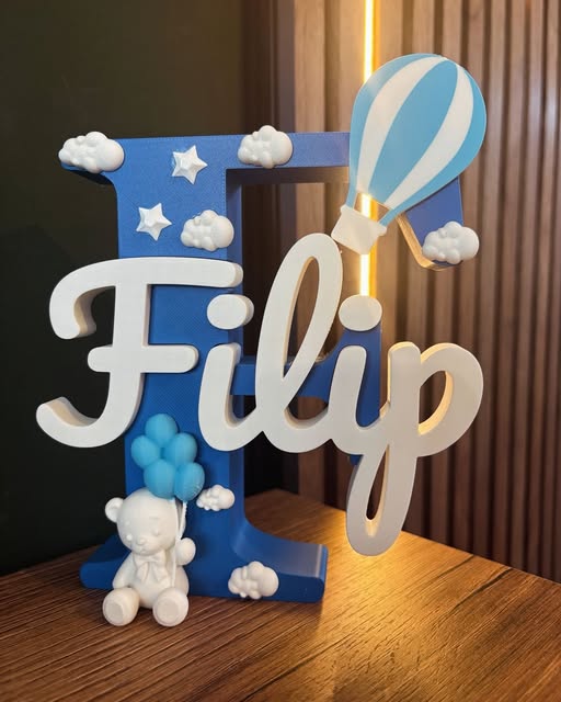 Personalizirano slovo Filip s balonom i medvjedićem