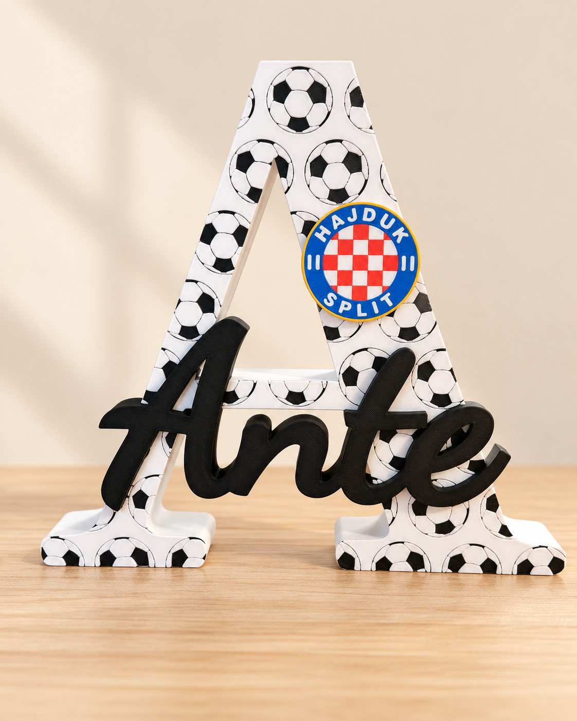 Personalizirano slovo A s imenom Ante i nogometnom Hajduk temom